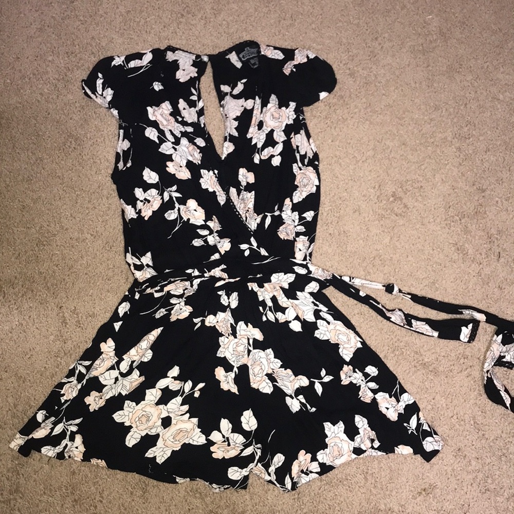 🎀 Floral Romper